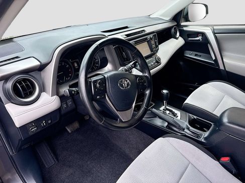 Used 2017 Toyota RAV4 XLE AWD/4WD image 5
