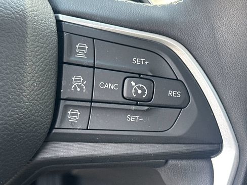 Used 2023 Jeep Grand Cherokee L Laredo w/ Luxury Tech Group I AWD/4WD image 29