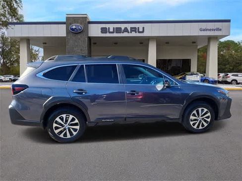 Used 2025 Subaru Outback Premium image 7