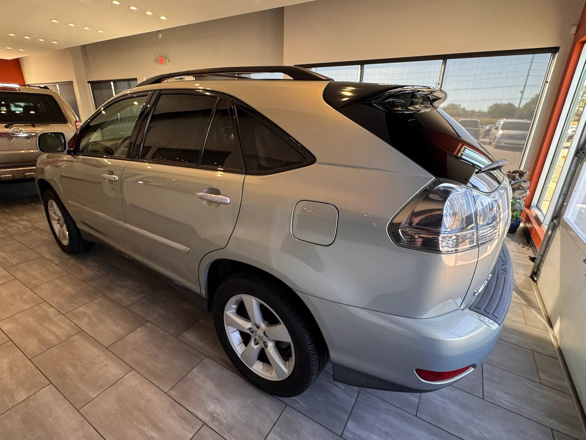 Used 2004 Lexus RX 330 w/ Premium Plus Pkg FWD image 13