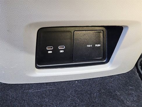 Certified 2025 Volkswagen Atlas SE image 20