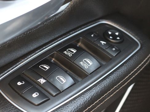 Used 2019 RAM 1500 Laramie image 21