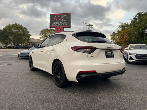 Used 2021 Maserati Levante image 10
