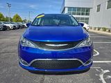 Used 2018 Chrysler Pacifica Touring-L w/ Tire & Wheel Group image 3