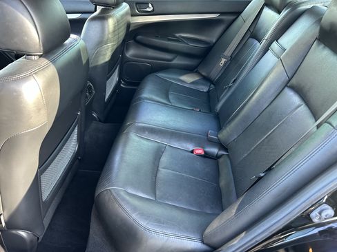 Used 2015 INFINITI Q40 w/ Moonroof Package RWD image 15