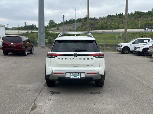 Used 2023 Nissan Pathfinder SL w/ Black Appearance Package AWD/4WD image 6
