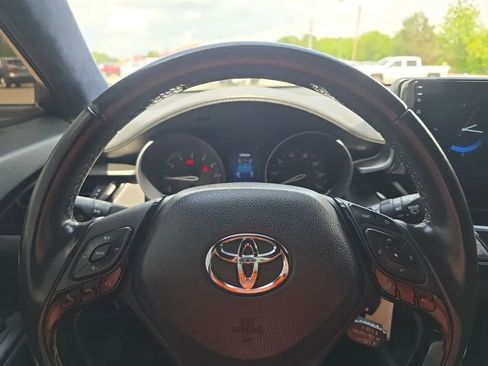 Used 2018 Toyota C-HR XLE FWD image 14