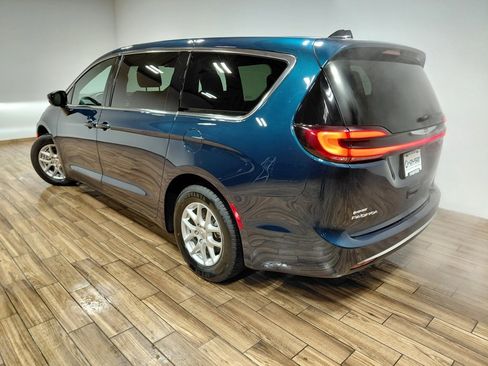 Used 2025 Chrysler Pacifica Select image 20