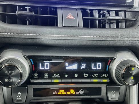 Used 2025 Toyota RAV4 XLE FWD image 24