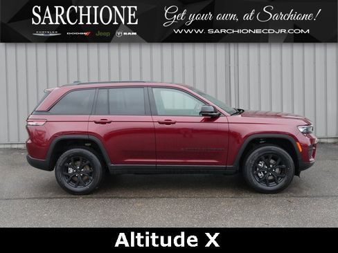 New 2025 Jeep Grand Cherokee Altitude image 1