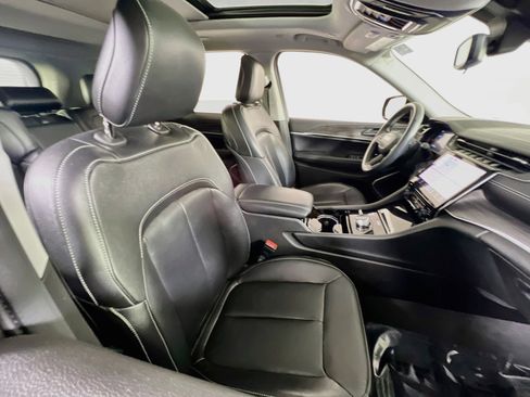 Used 2022 Jeep Grand Cherokee Limited image 28