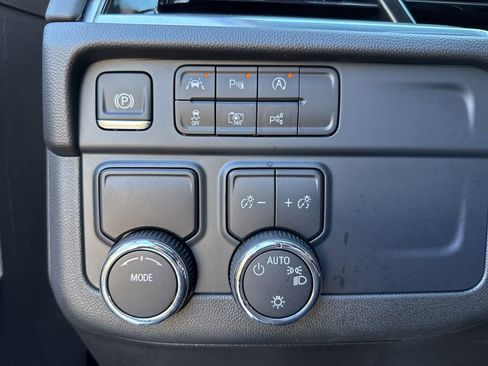 Used 2025 Chevrolet Suburban LS image 43