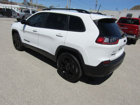 Used 2023 Jeep Cherokee Altitude Lux AWD/4WD image 5