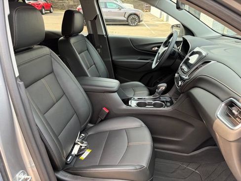 Used 2023 Chevrolet Equinox Premier FWD image 24