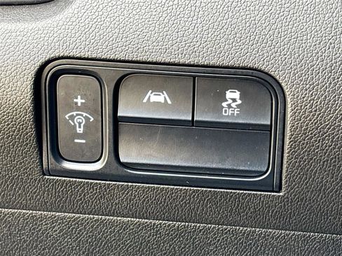 Used 2023 Kia Sorento LX image 10