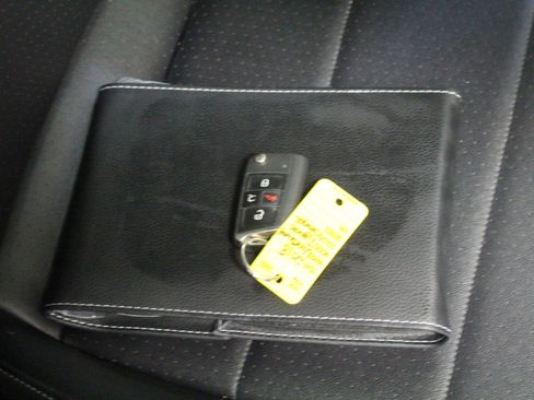 Used 2018 Volkswagen Tiguan SE w/ Panoramic Sunroof Package image 24