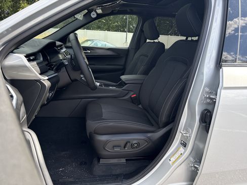 New 2025 Jeep Grand Cherokee Laredo X w/ Luxury Tech Group I image 18