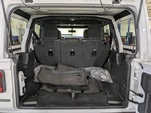 Used 2021 Jeep Wrangler Unlimited Rubicon w/ LED Lighting Group AWD/4WD image 12