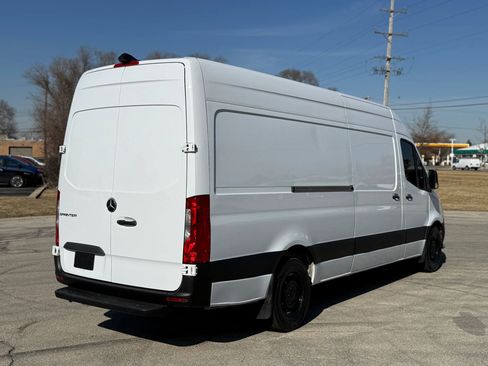 Used 2021 Mercedes-Benz Sprinter 2500 w/ Premium Package image 4