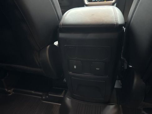 Used 2022 Ford Explorer XLT w/ Equipment Group 202A image 38