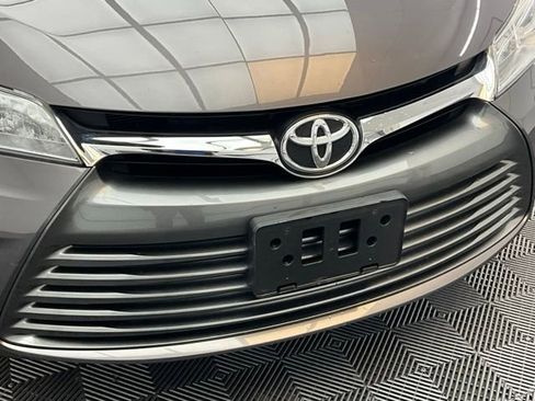 Used 2017 Toyota Camry XLE w/ Moonroof Package FWD image 23