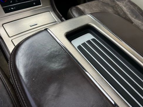 Used 2010 Cadillac Escalade ESV Platinum image 61