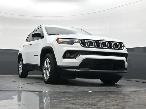 Used 2025 Jeep Compass Latitude AWD/4WD image 40