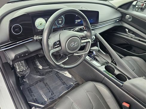 Certified 2021 Hyundai Elantra Limited w/ Cargo Package image 18