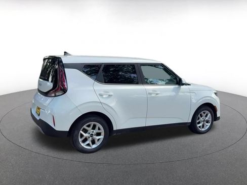 Used 2025 Kia Soul LX w/ LX Technology Package FWD image 15