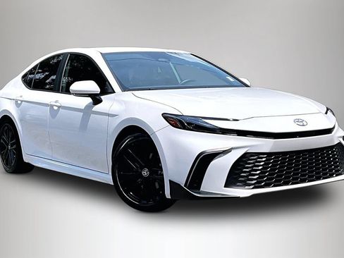 Used 2025 Toyota Camry SE w/ Convenience Package FWD image 2