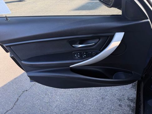 Used 2018 BMW 320i Sedan image 18