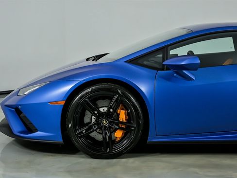 Used 2020 Lamborghini Huracan EVO image 7