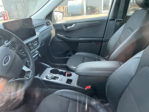 Used 2025 Ford Escape SE image 26