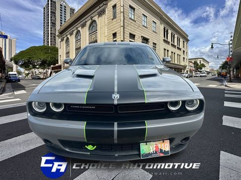Used 2018 Dodge Challenger SXT w/ Sound Group image 11
