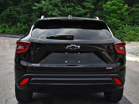 Used 2024 Chevrolet Trax RS w/ Sunroof Package FWD image 7