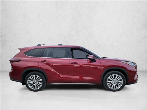 Used 2026 Toyota Highlander Platinum AWD/4WD image 4