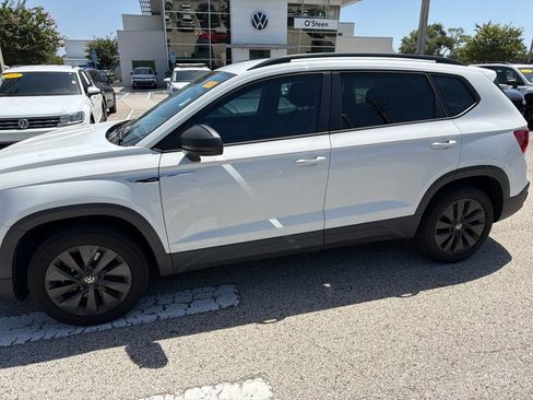 Certified 2022 Volkswagen Taos S FWD image 3