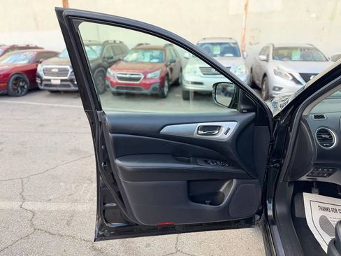 Used 2017 Nissan Pathfinder SL image 20