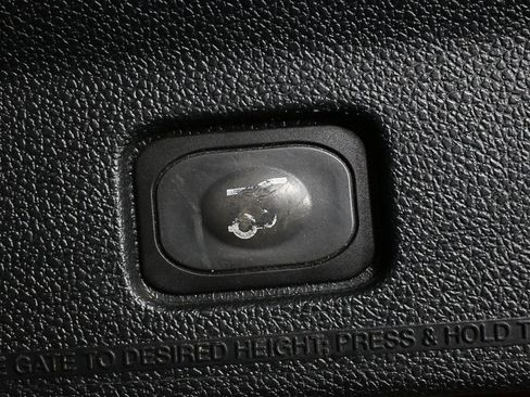 Used 2017 Ford Explorer Limited image 29