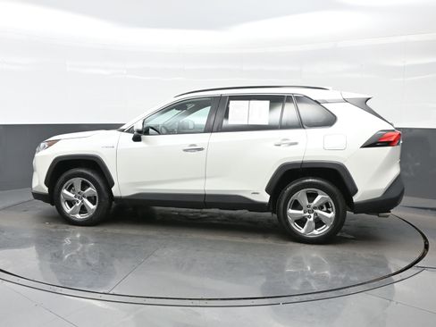 Used 2021 Toyota RAV4 Limited image 3