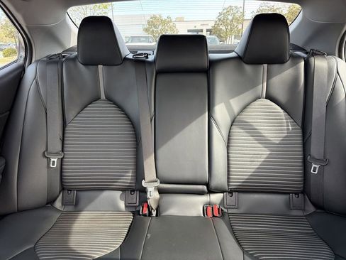 Used 2020 Toyota Camry SE image 28