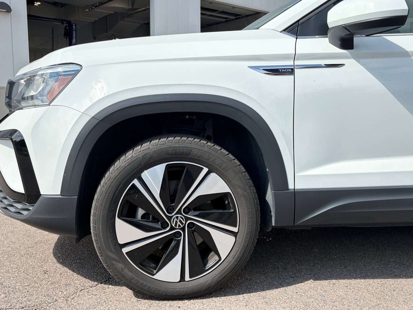 Used 2023 Volkswagen Taos SE AWD/4WD image 10