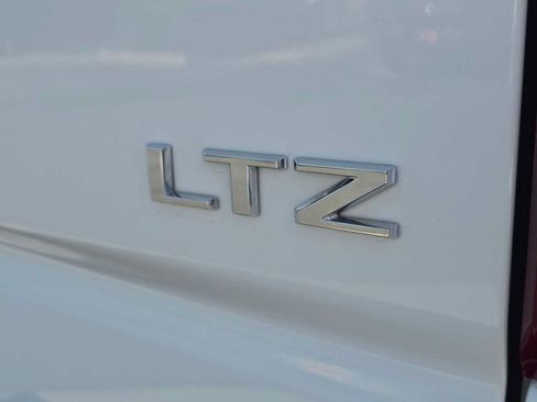 Used 2022 Chevrolet Silverado 1500 LTZ w/ LTZ Premium Package AWD/4WD image 15