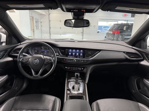Used 2019 Buick Regal Avenir w/ Driver Confidence Package II image 17