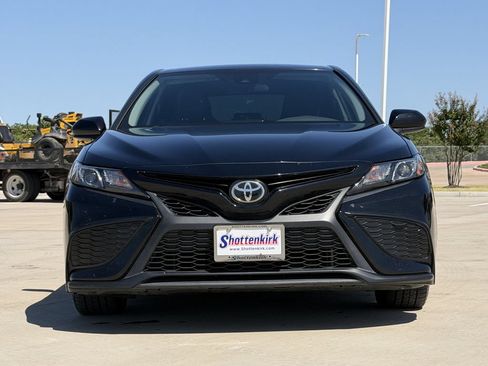 Used 2021 Toyota Camry SE FWD image 7