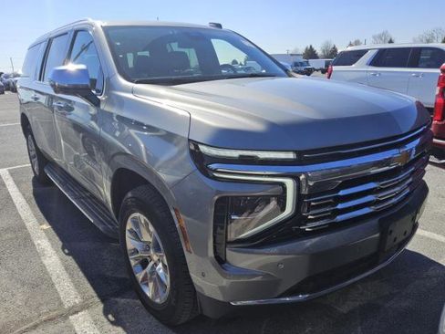 Used 2025 Chevrolet Suburban Premier image 1