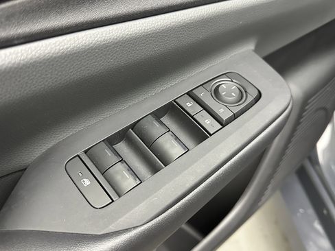 Used 2025 Toyota Prius LE image 11