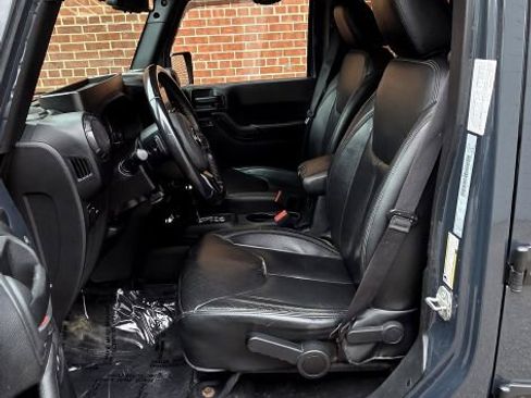 Used 2017 Jeep Wrangler Unlimited Sahara AWD/4WD image 12