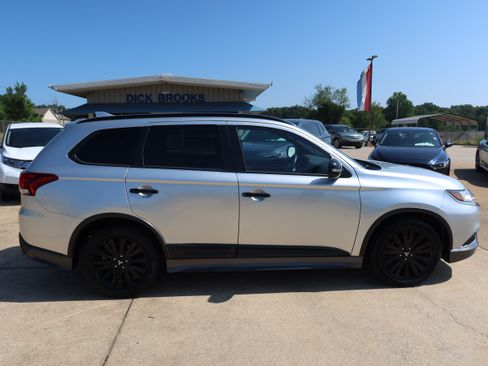 Used 2020 Mitsubishi Outlander LE FWD image 3