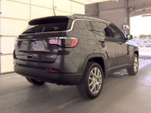 Used 2023 Jeep Compass Latitude AWD/4WD image 6